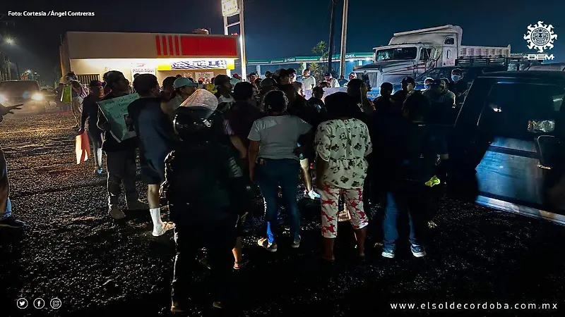 Bloqueo en carretera federal de Cuitláhuac